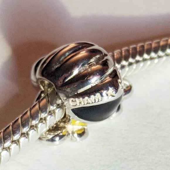 Chamilia Bumblebee Charm - Picture 4 of 5